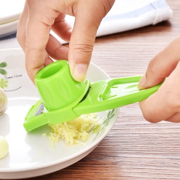 garlic cutter